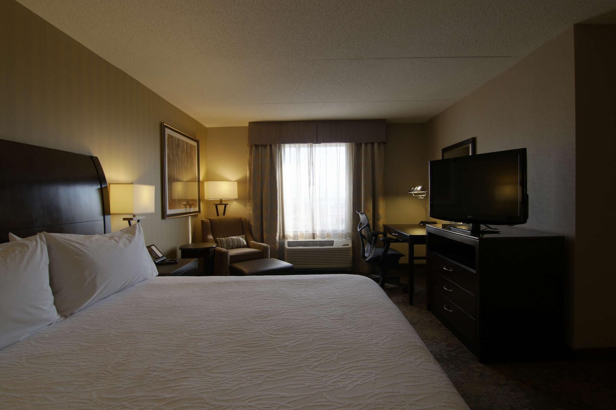 Hilton Garden Inn Toronto/Brampton Exterior photo