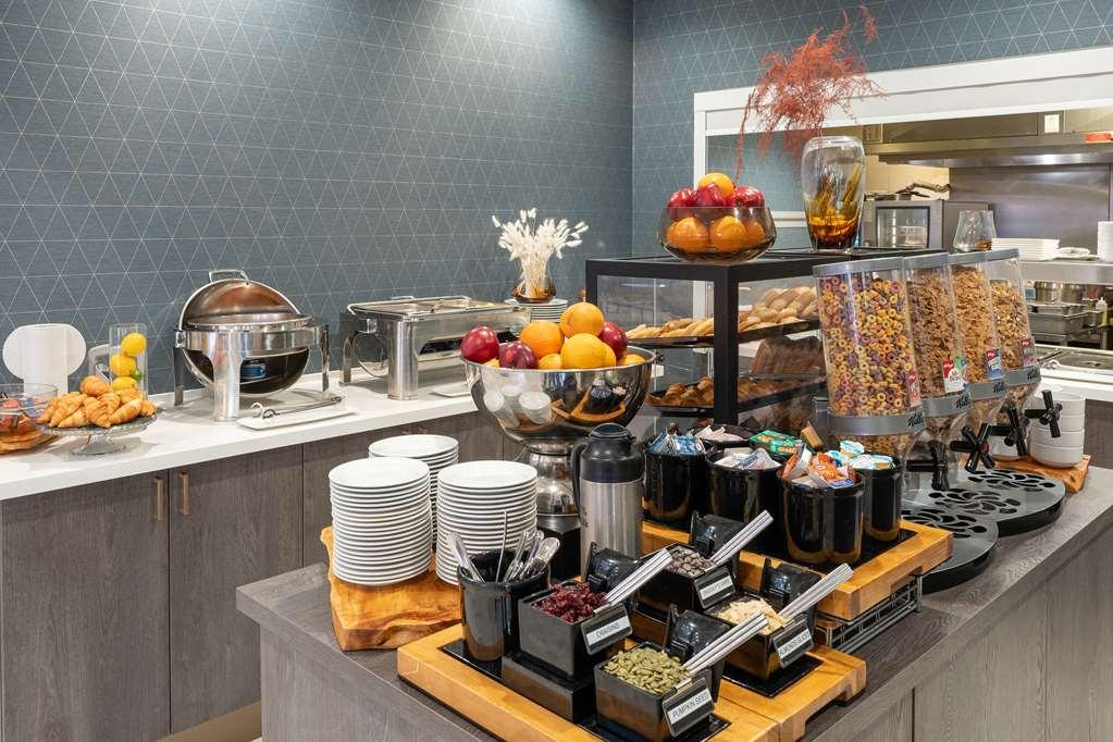 Hilton Garden Inn Toronto/Brampton Restaurant photo