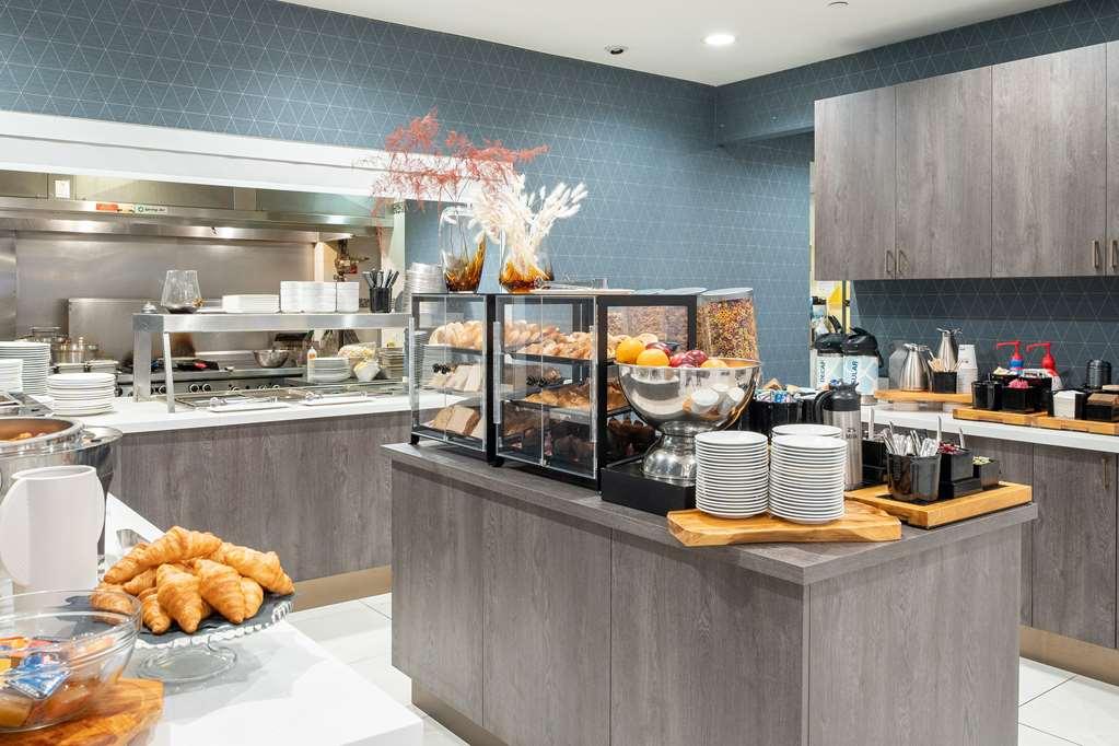 Hilton Garden Inn Toronto/Brampton Restaurant photo